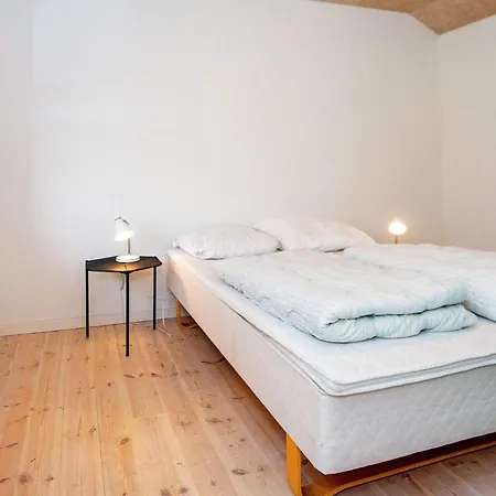 10 Person In Romo-by Traum Kongsmark